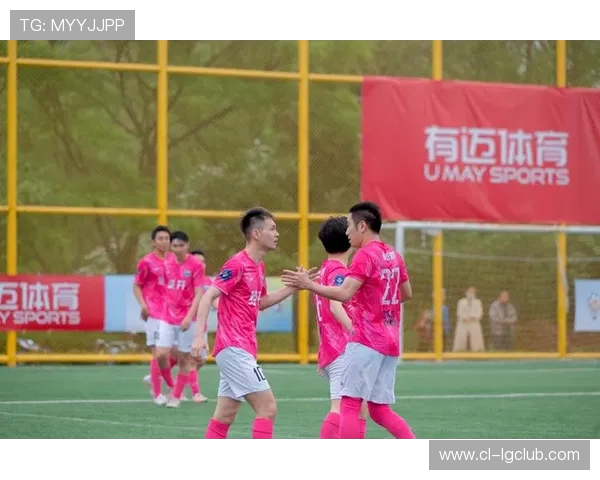 中小学甲组足球赛事精彩纷呈 助力青少年体育梦想飞扬